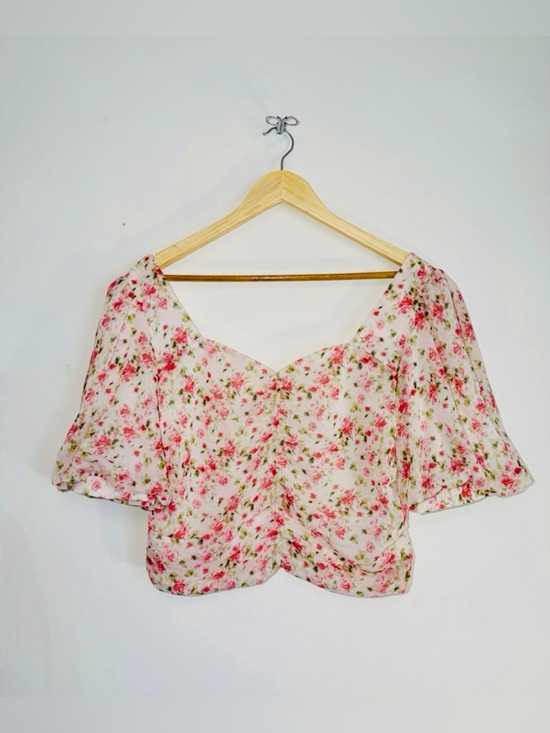 Suzy Shier Tops - FREE NWT Add to Order And Send Me your Offer Less $5 - Sweetheart Blouse 👚